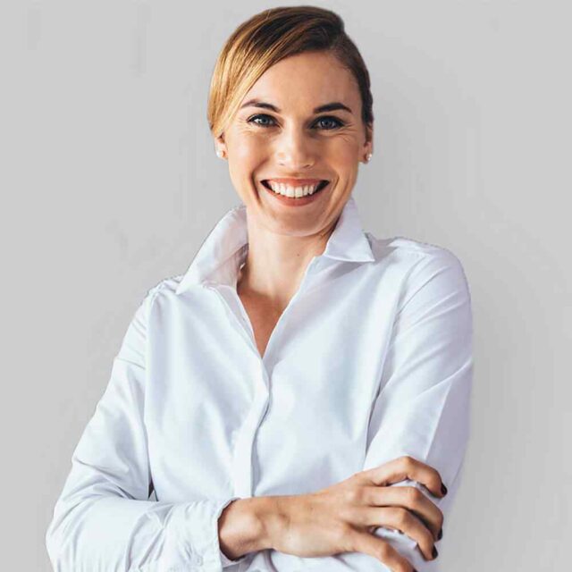 https://taxofficeinc.ca/wp-content/uploads/2019/02/team_01-640x640.jpg
