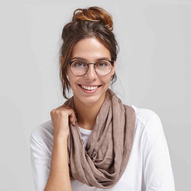 https://taxofficeinc.ca/wp-content/uploads/2019/02/team_02-640x640.jpg