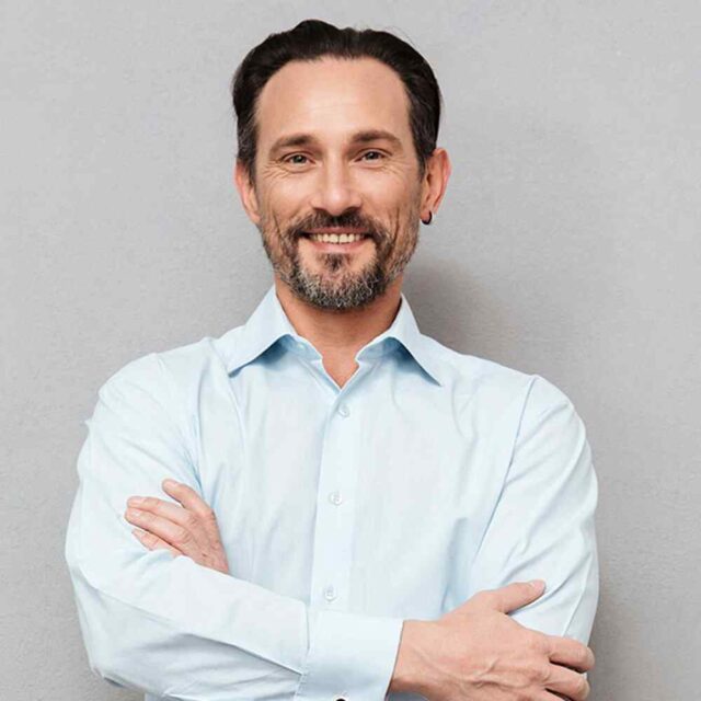 https://taxofficeinc.ca/wp-content/uploads/2019/02/team_04-640x640.jpg